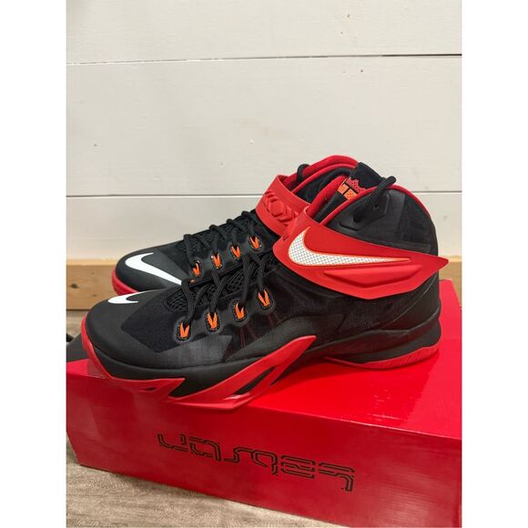 Nike Zoom Soldier VIII Black Red White 653641-016 Men’s Size 13 LeBron NEW - Picture 3 of 7